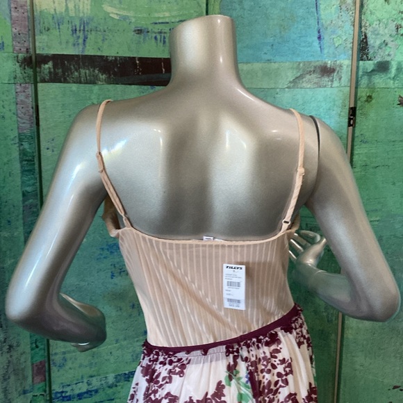 Socialite Peach Cut-out Bodysuit - Picture 4 of 7